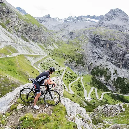 Con Vista Su Pista Stelvio דירה בורמיו